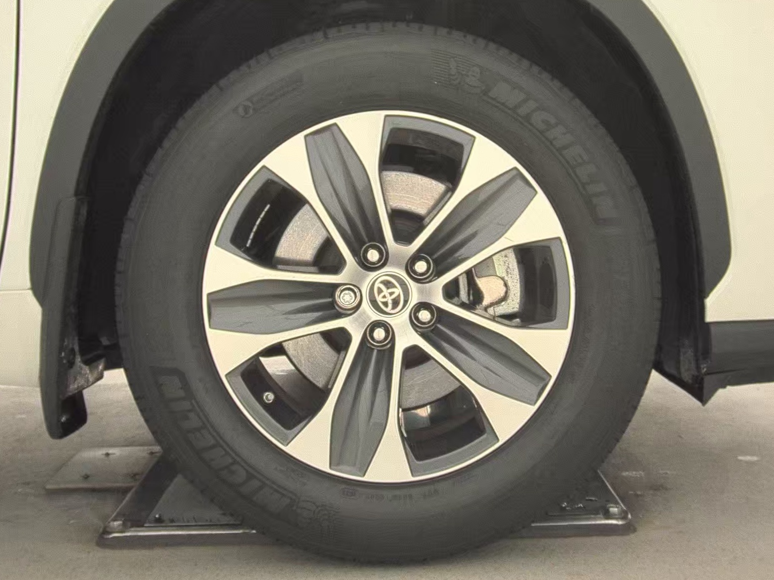 2022 Toyota Highlander XLE AWD