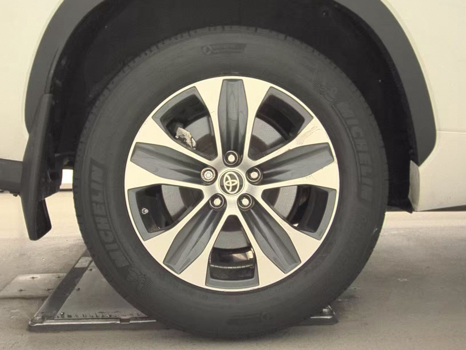 2022 Toyota Highlander XLE AWD