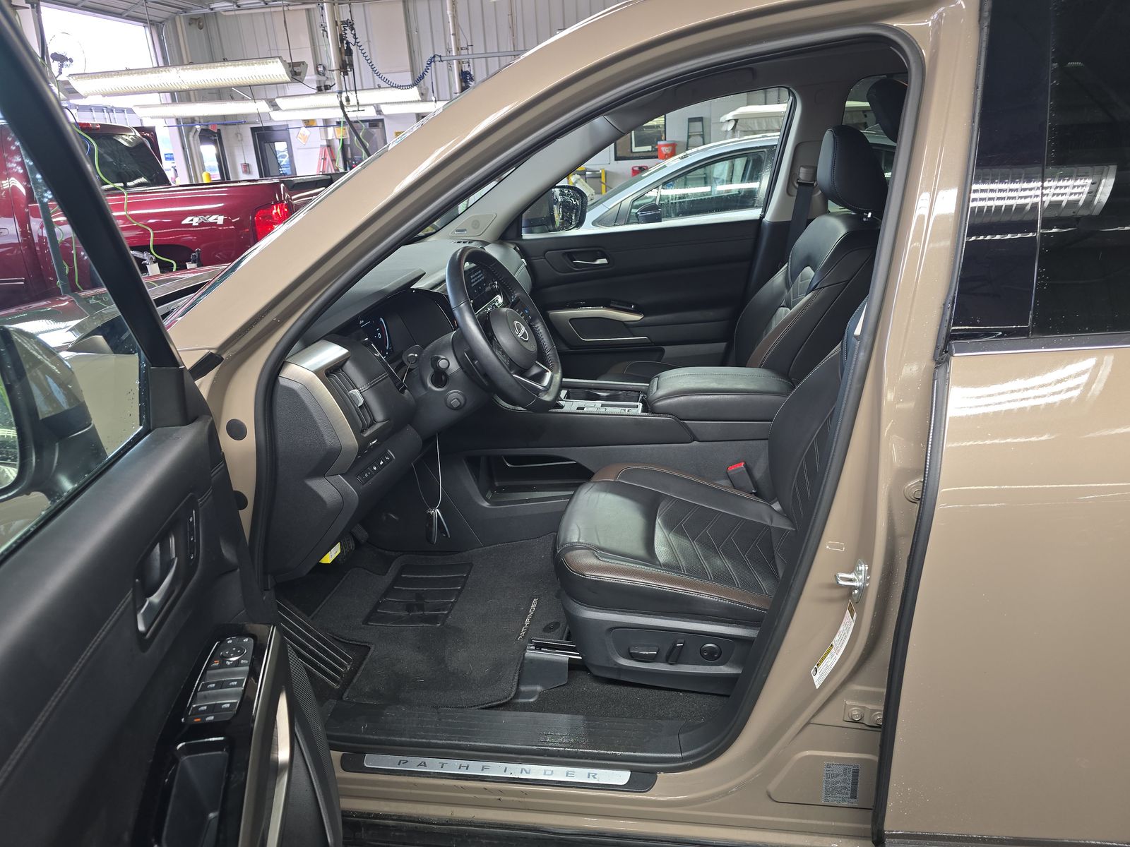 2024 Nissan Pathfinder Platinum FWD