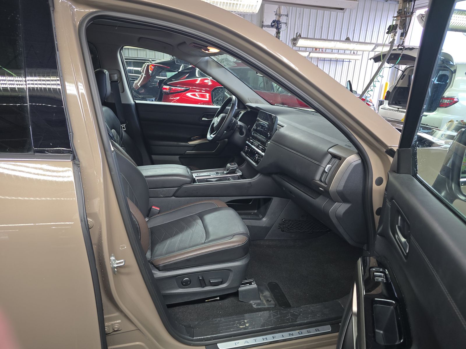 2024 Nissan Pathfinder Platinum FWD