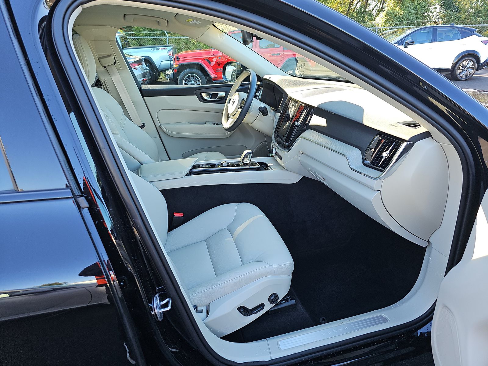 2024 Volvo XC60 B5 Plus AWD