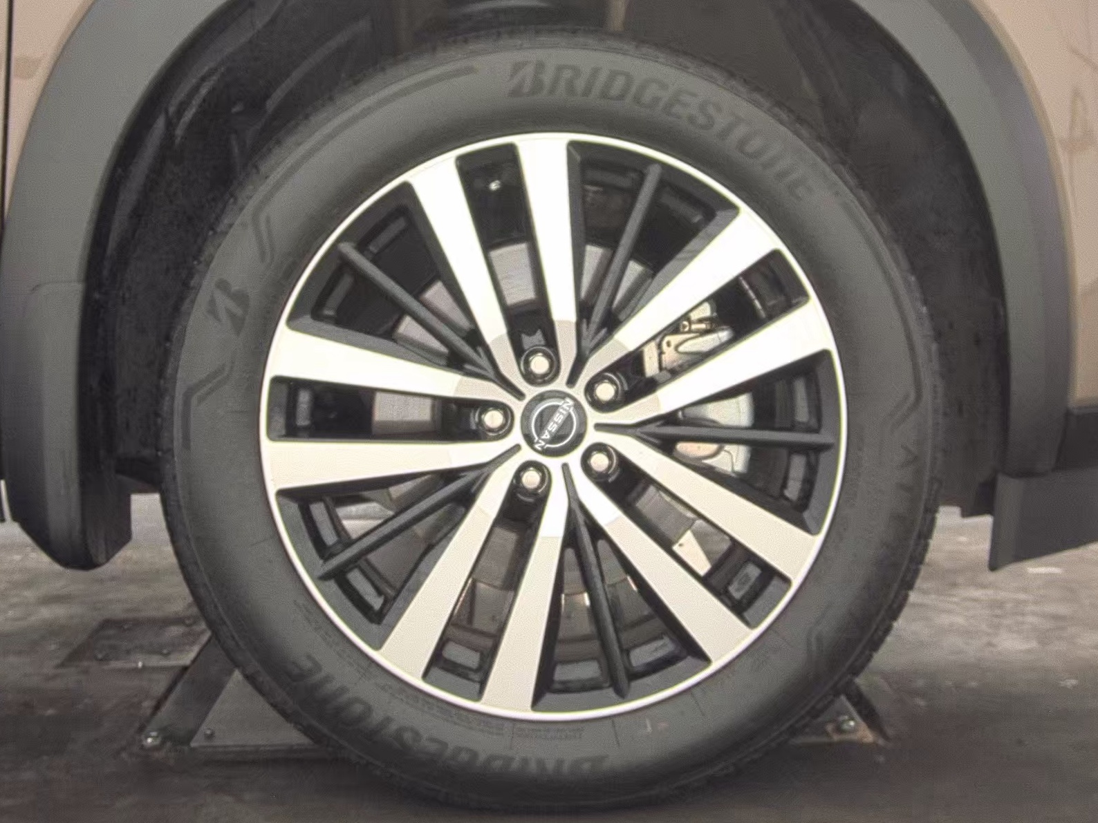 2024 Nissan Pathfinder Platinum FWD