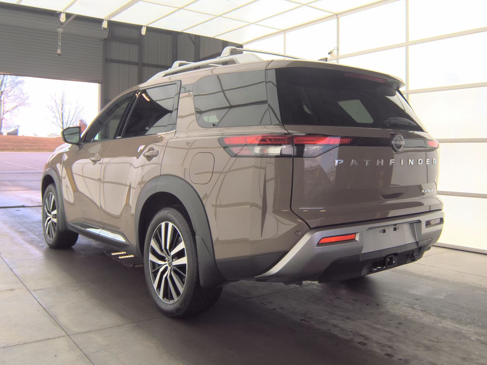 2024 Nissan Pathfinder Platinum FWD