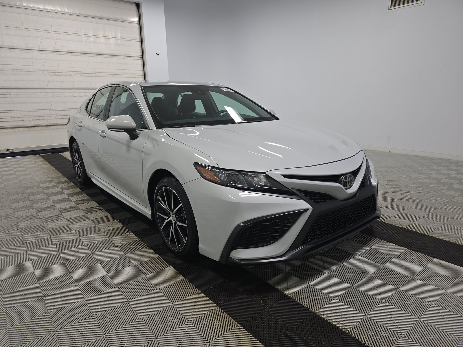 2024 Toyota Camry SE FWD