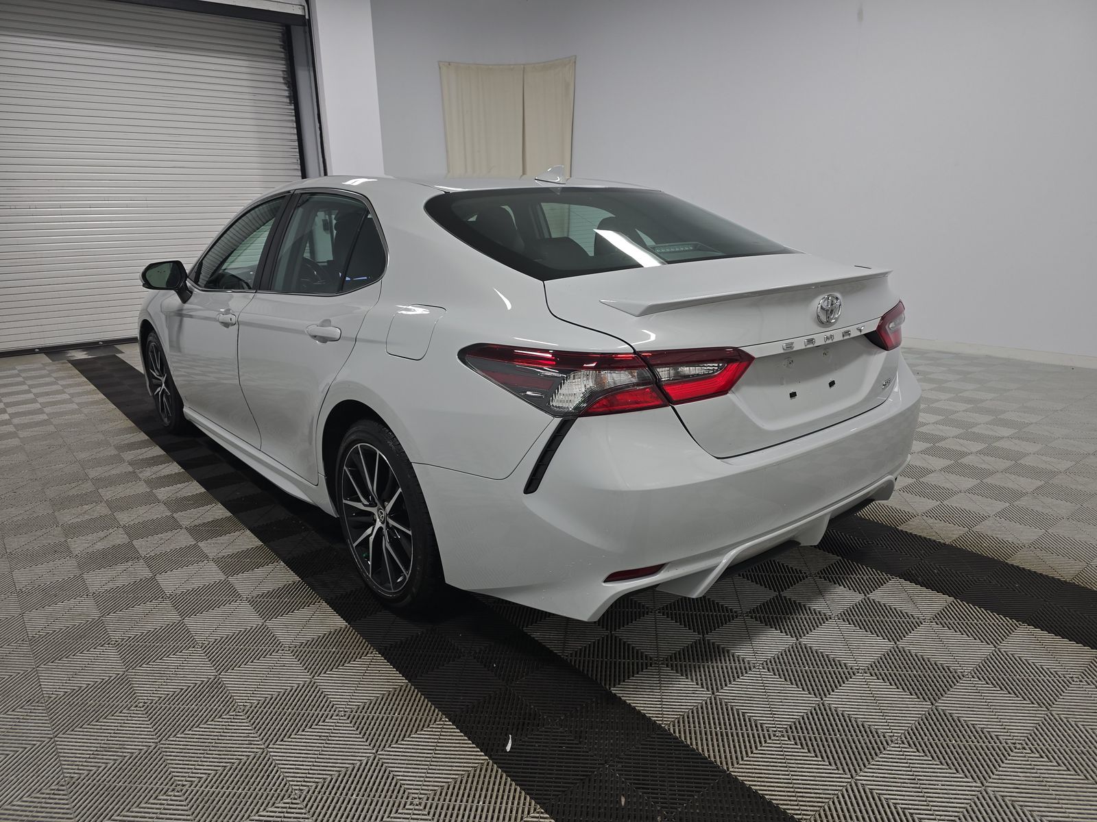 2024 Toyota Camry SE FWD