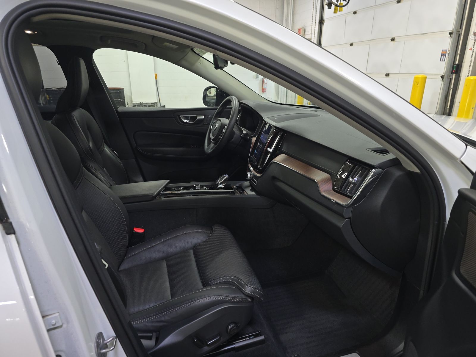 2024 Volvo XC60 B5 Ultimate AWD