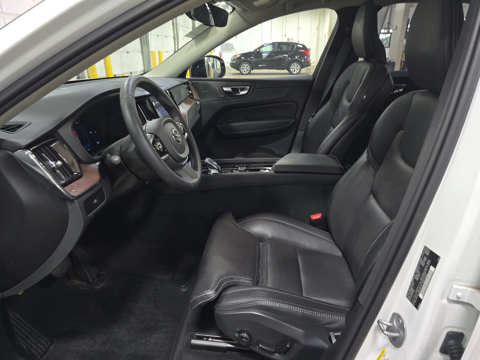 2024 Volvo XC60 B5 Ultimate AWD