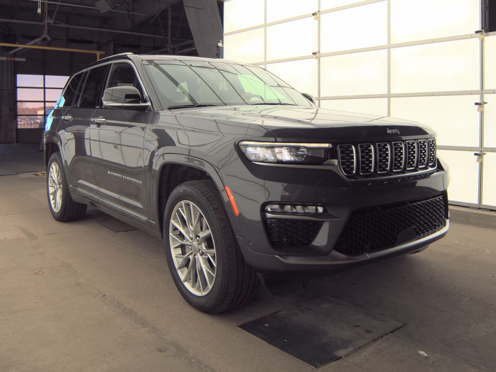 2023 Jeep Grand Cherokee Summit AWD