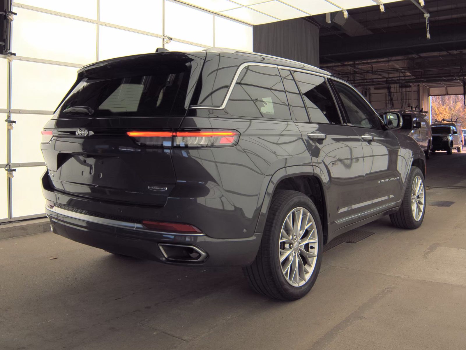 2023 Jeep Grand Cherokee Summit AWD