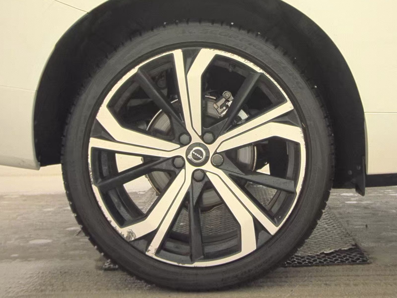 2024 Volvo XC60 B5 Ultimate AWD