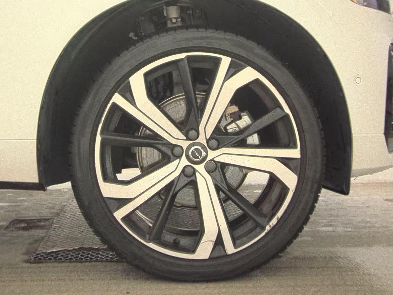 2024 Volvo XC60 B5 Ultimate AWD