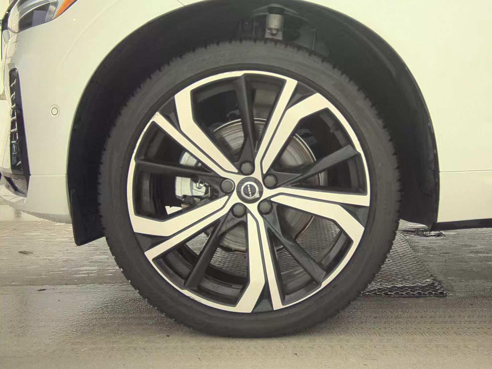 2024 Volvo XC60 B5 Ultimate AWD