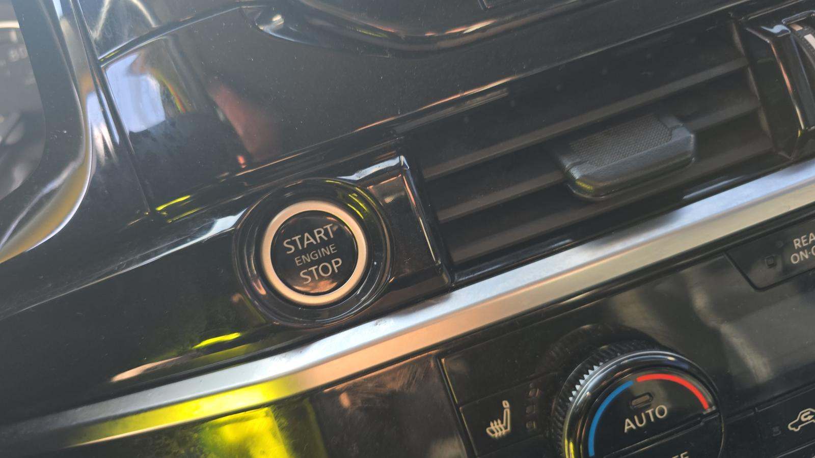 2024 Nissan Pathfinder SL FWD