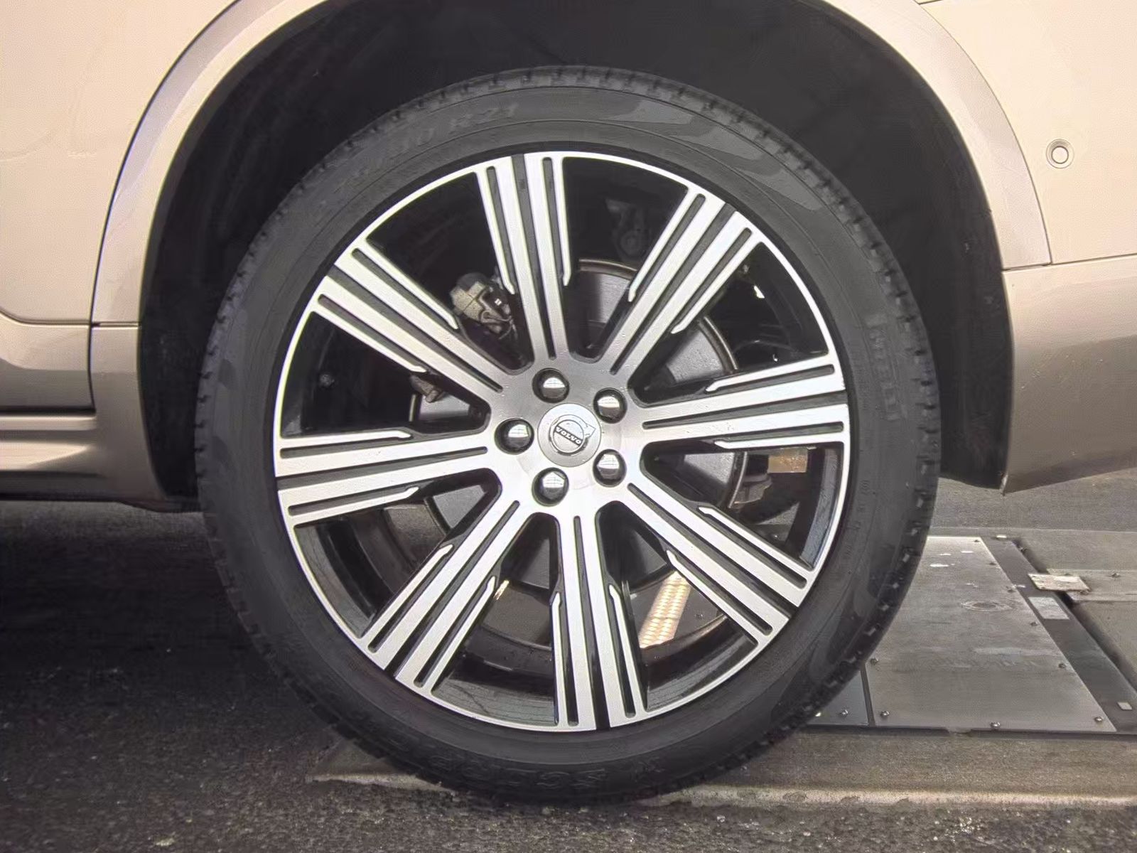 2024 Volvo XC90 B5 Plus AWD