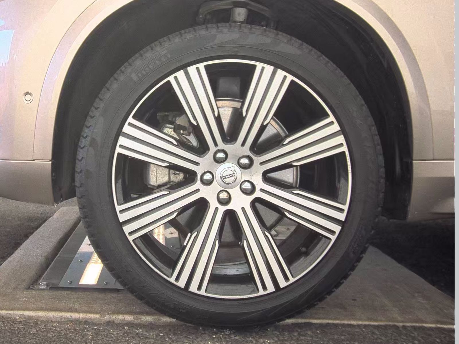 2024 Volvo XC90 B5 Plus AWD