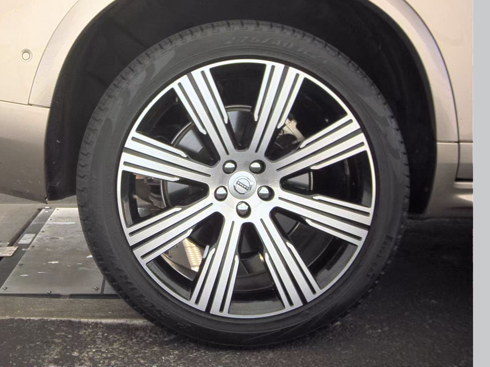 2024 Volvo XC90 B5 Plus AWD