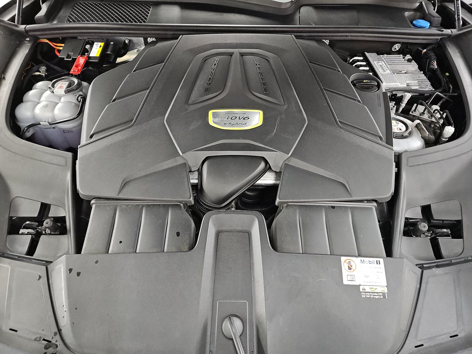 2022 Porsche Cayenne E-Hybrid Platinum Edition AWD