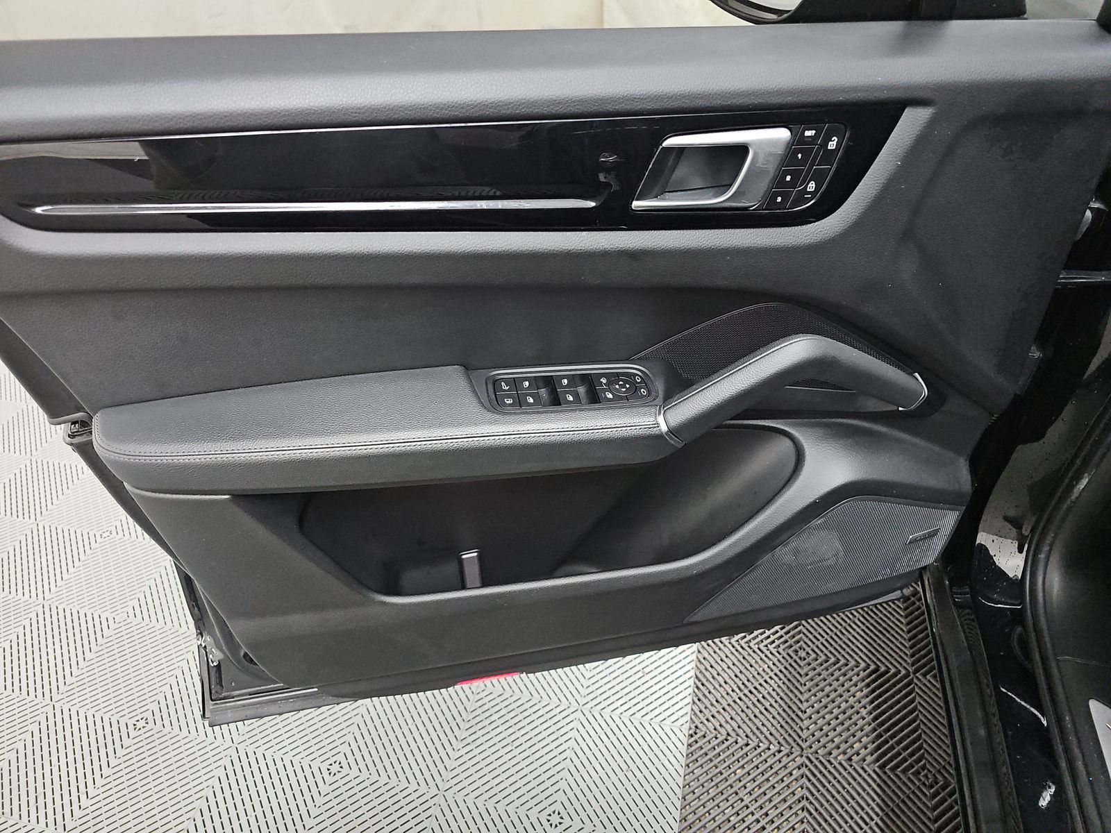 2022 Porsche Cayenne E-Hybrid Platinum Edition AWD