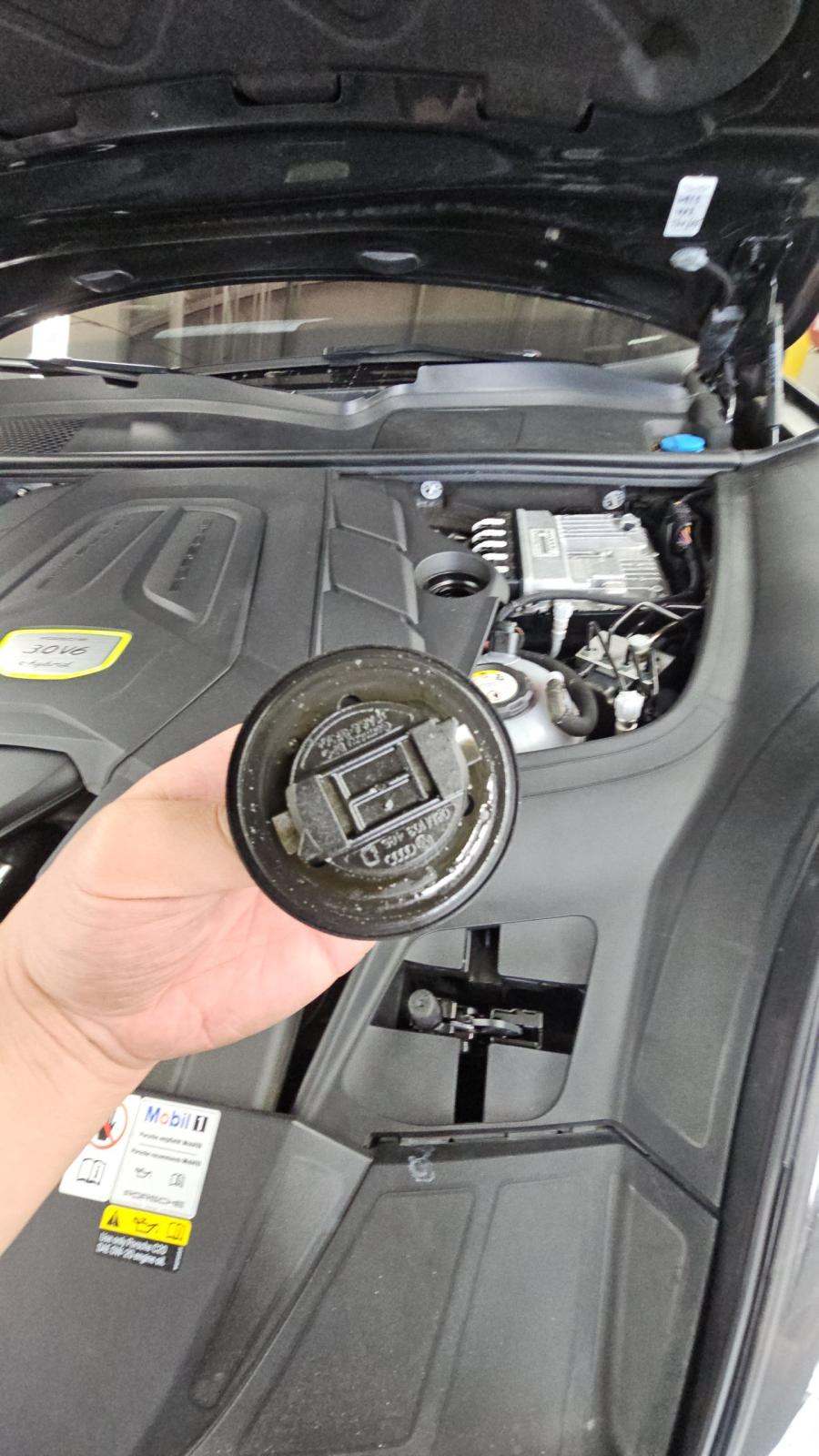 2022 Porsche Cayenne E-Hybrid Platinum Edition AWD