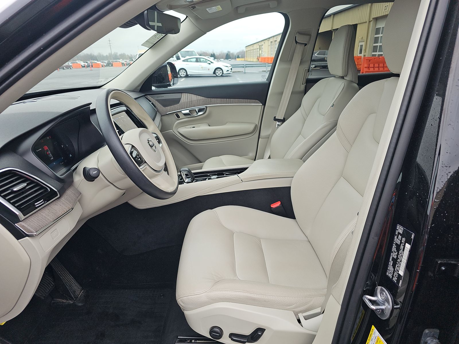 2024 Volvo XC90 B5 Plus AWD