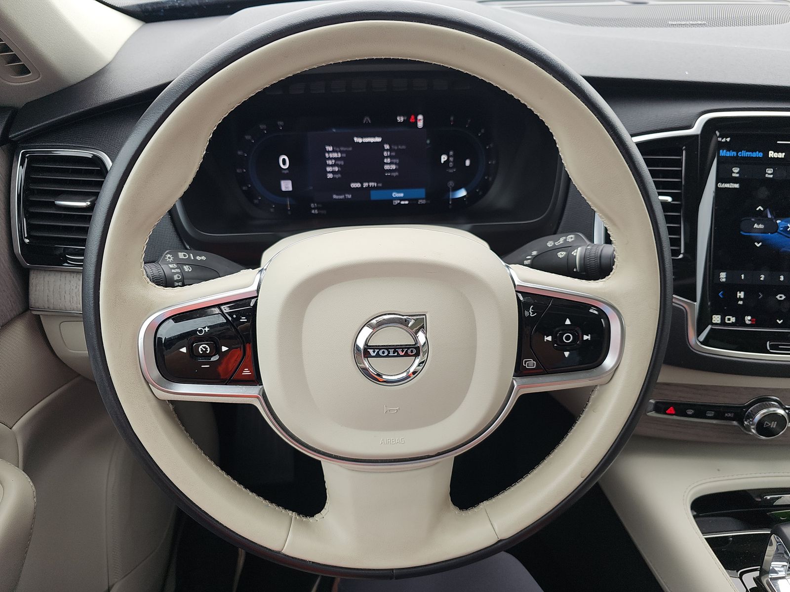 2024 Volvo XC90 B5 Plus AWD