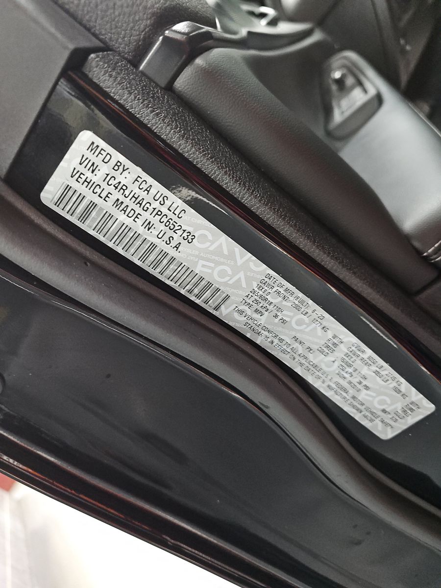 2023 Jeep Grand Cherokee Laredo X AWD