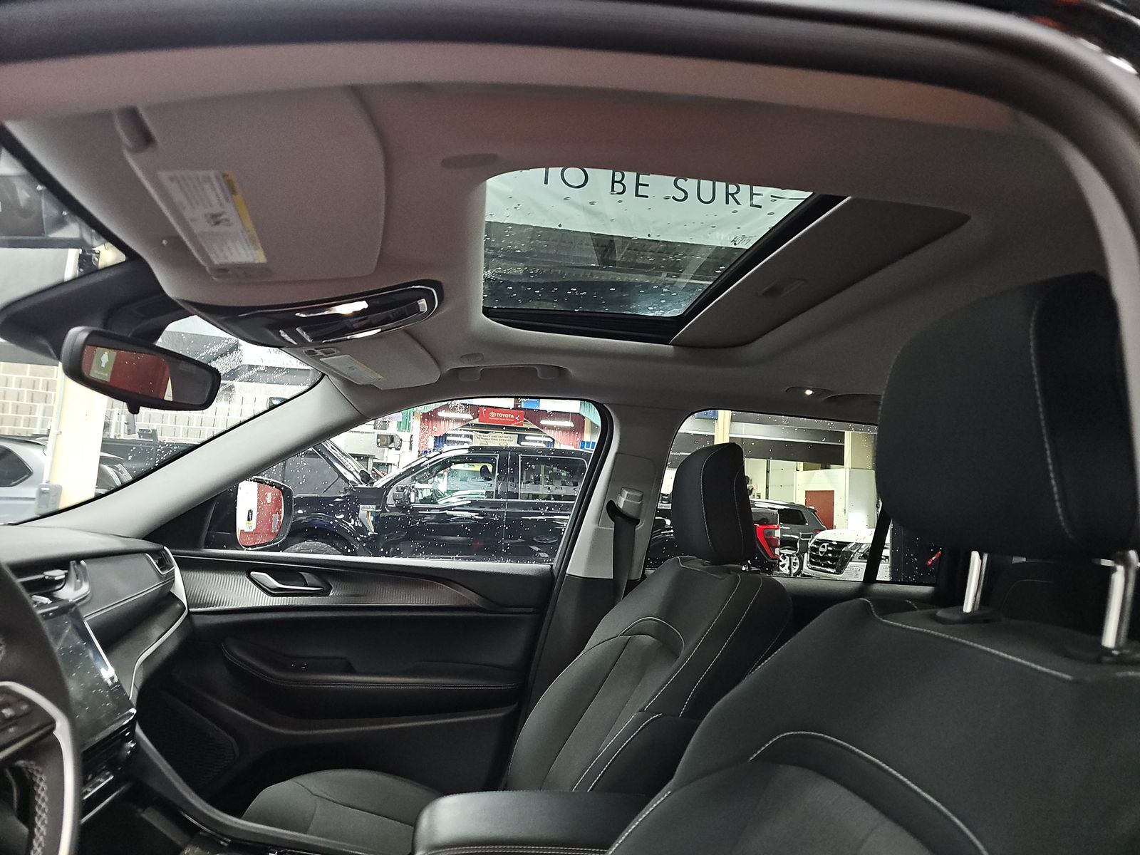 2023 Jeep Grand Cherokee Laredo X AWD