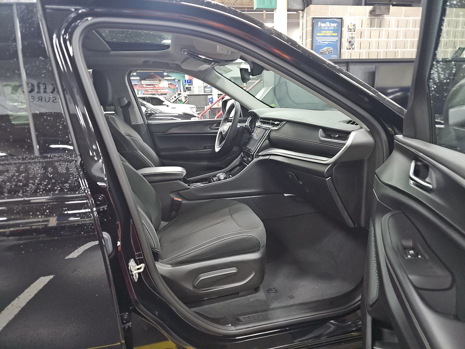 2023 Jeep Grand Cherokee Laredo X AWD