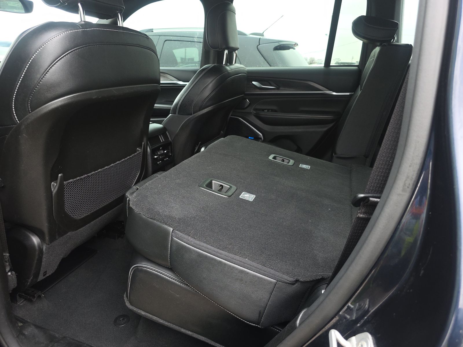 2023 Jeep Grand Cherokee Overland AWD