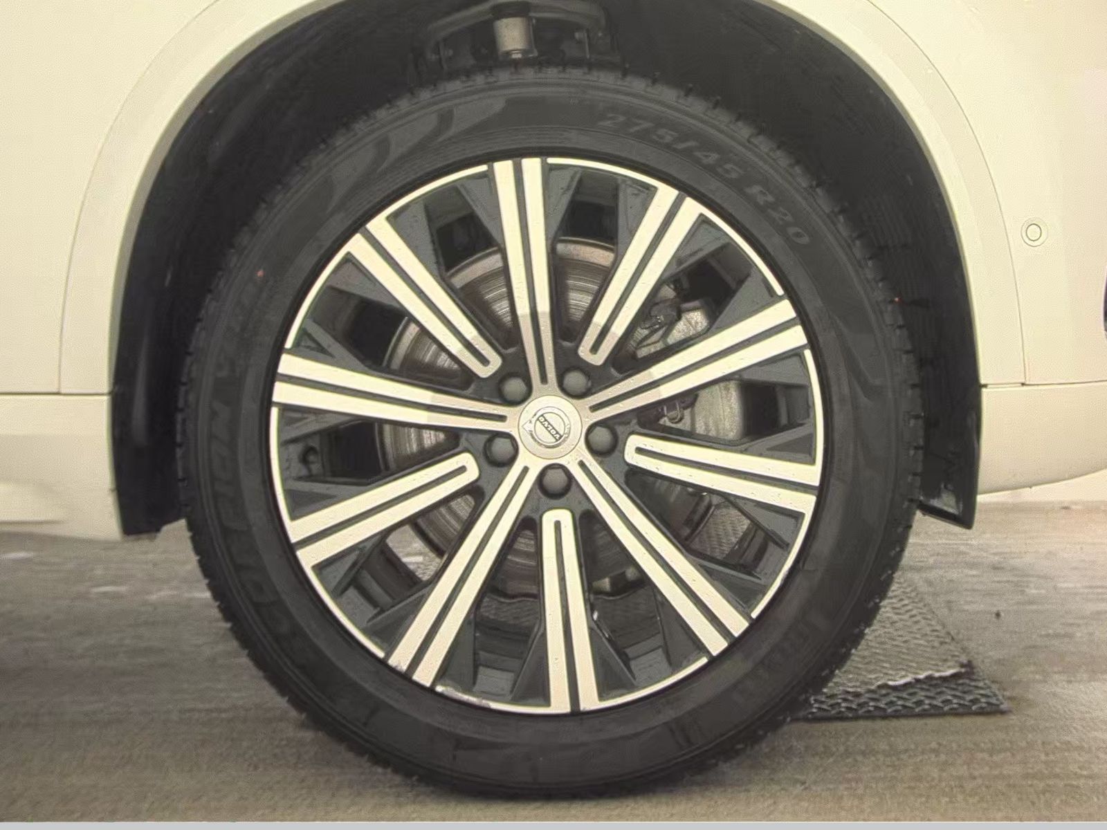 2025 Volvo XC90 B5 Plus AWD