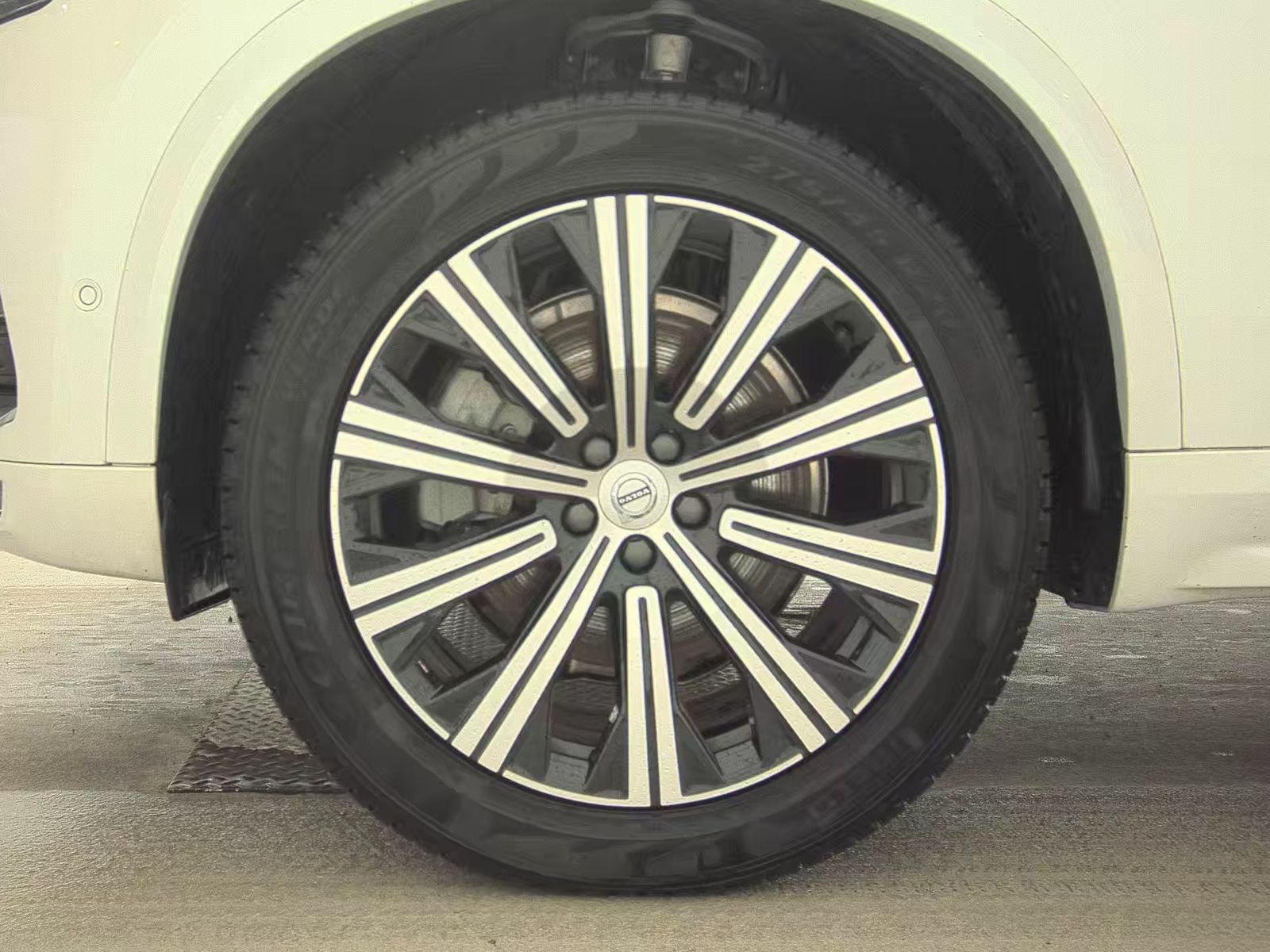 2025 Volvo XC90 B5 Plus AWD