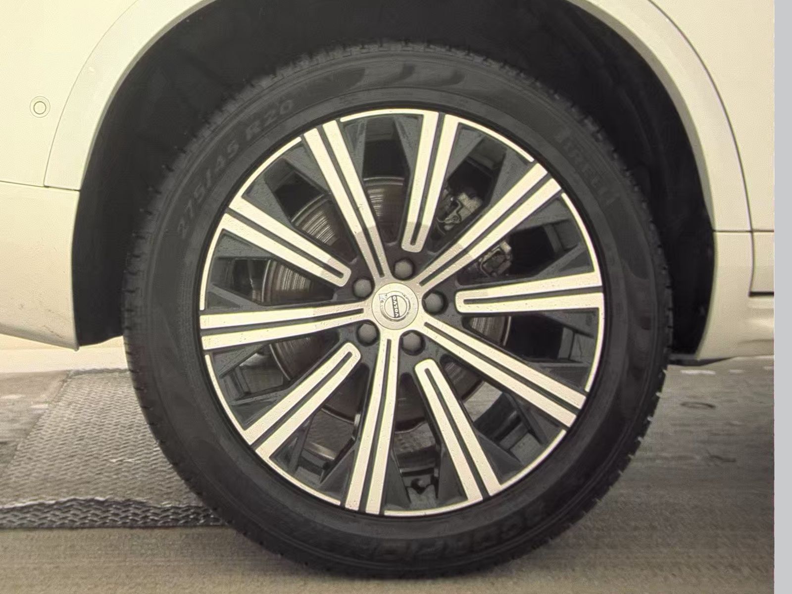 2025 Volvo XC90 B5 Plus AWD