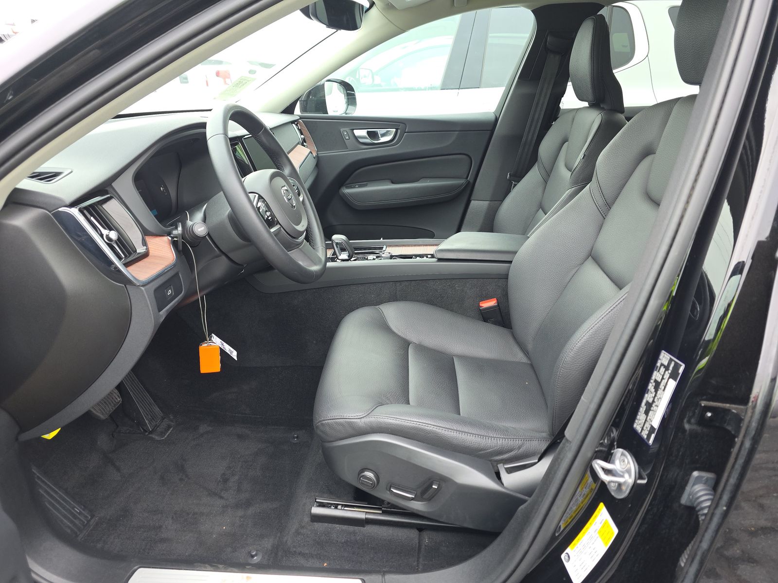 2023 Volvo XC60 B5 Plus AWD