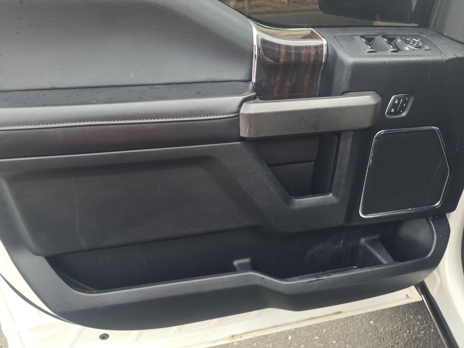 2015 Ford F-150 Platinum RWD