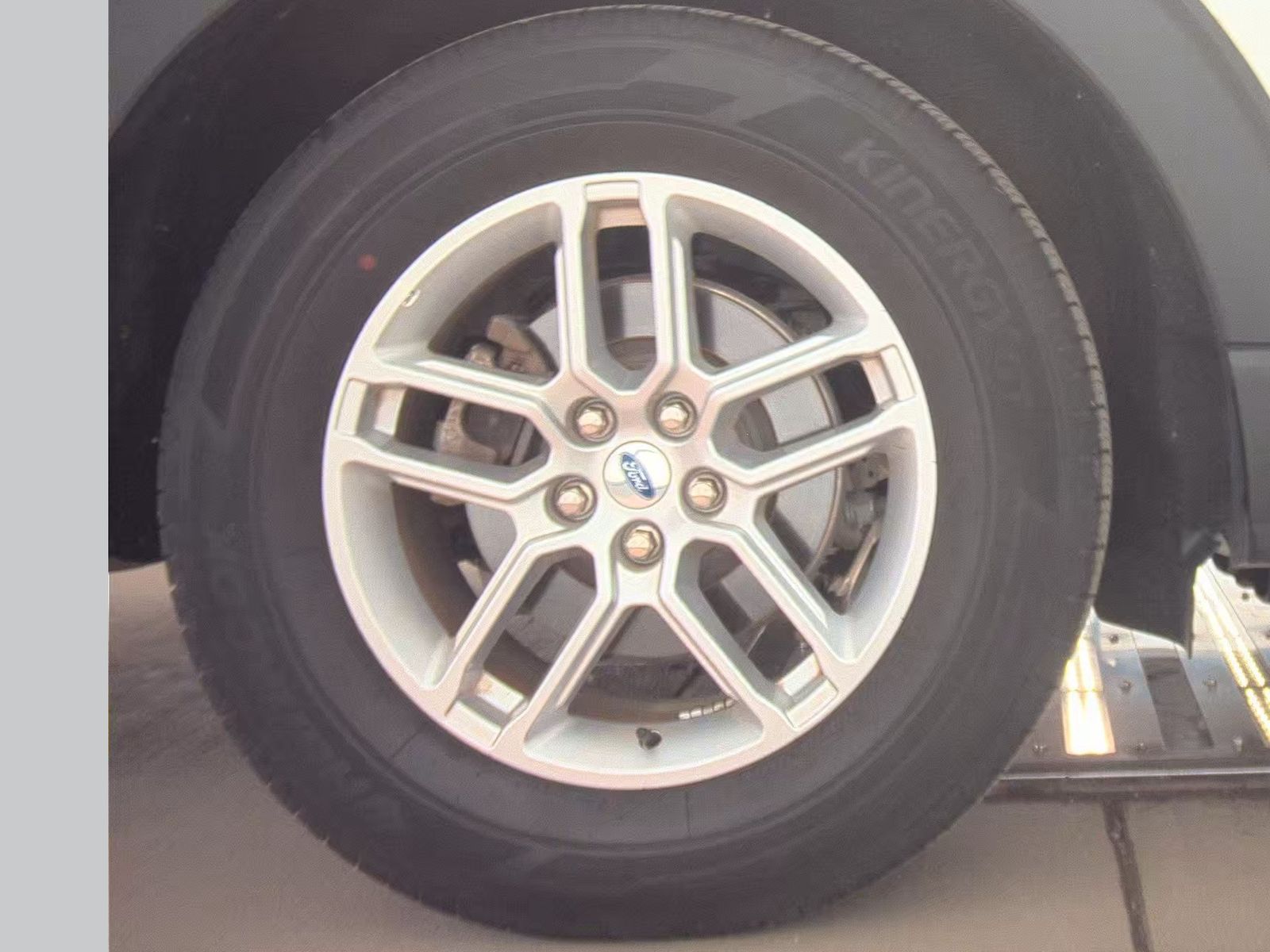 2025 Ford Explorer Active RWD