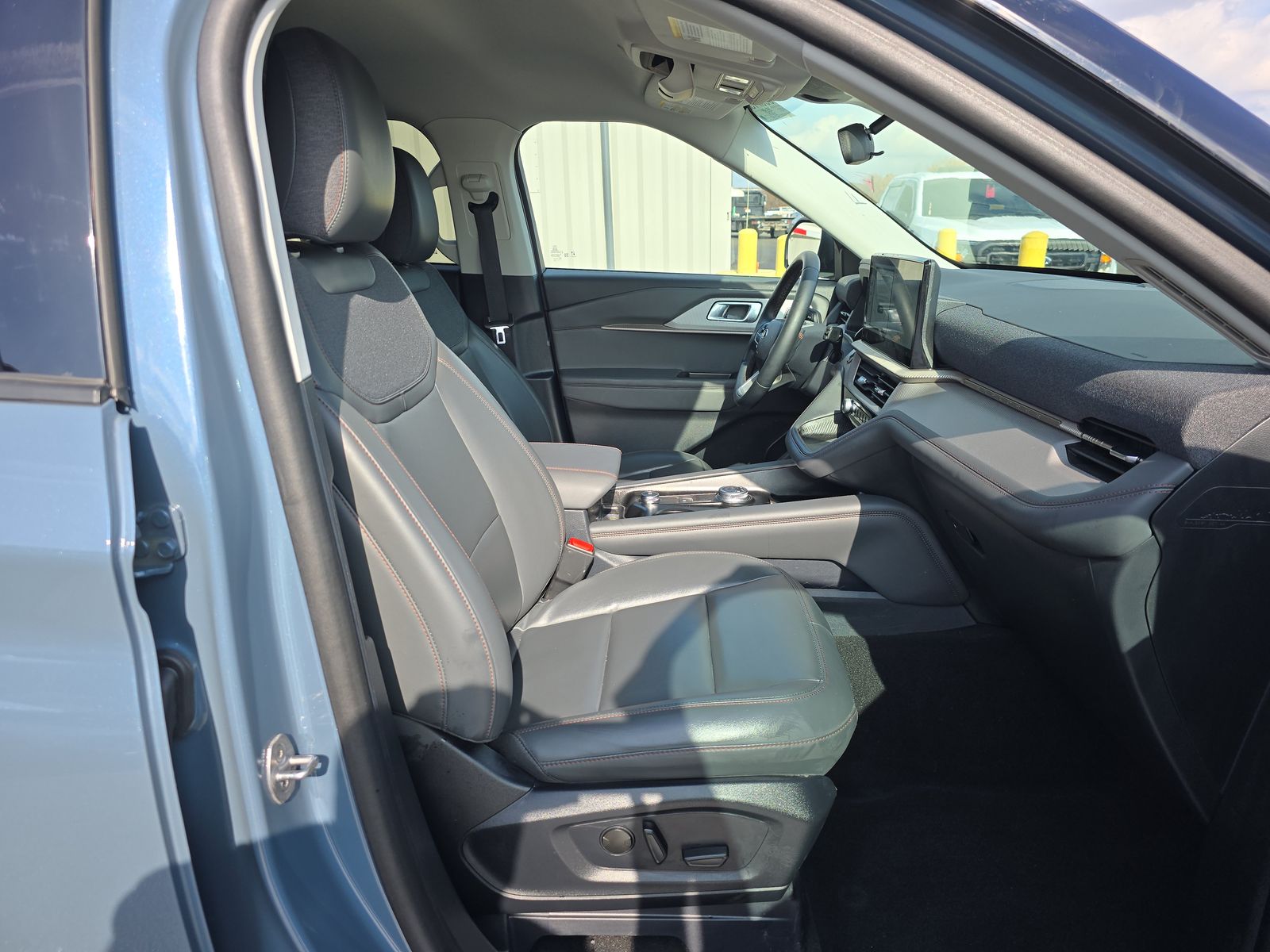 2025 Ford Explorer Active AWD