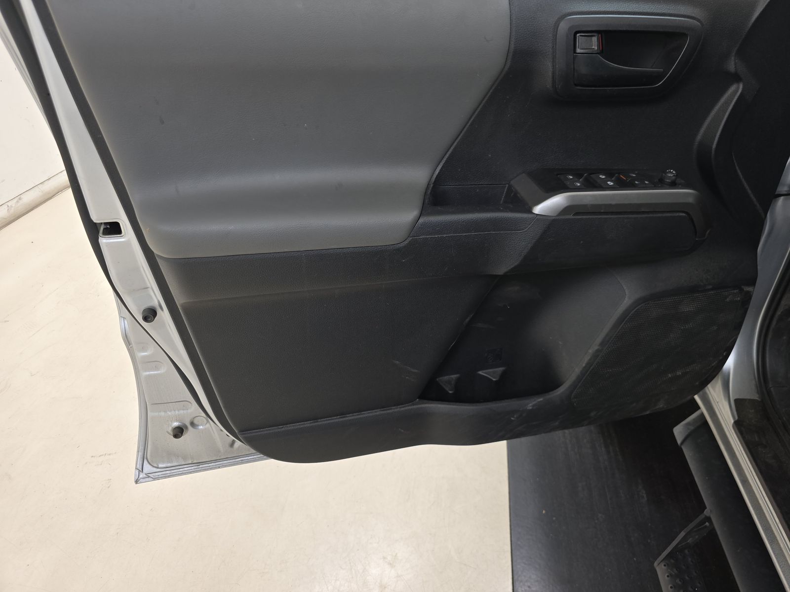 2023 Toyota Tacoma SR5 AWD