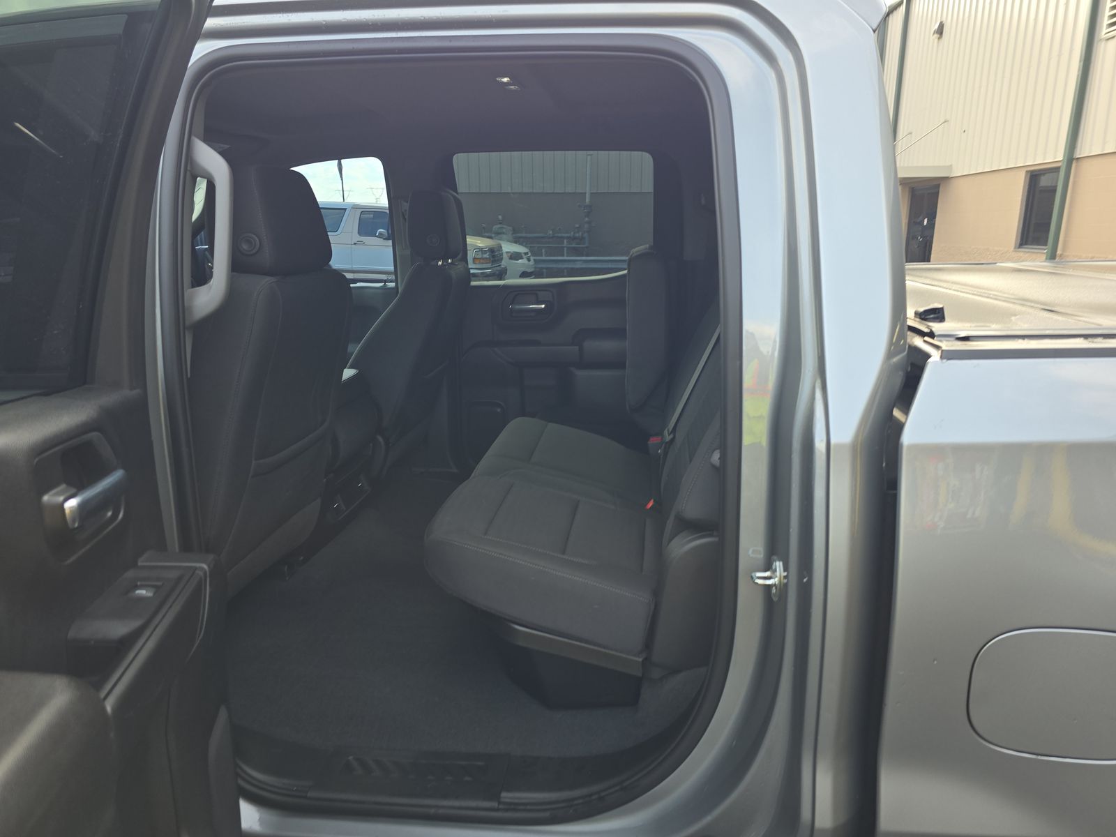 2023 Chevrolet Silverado 1500 Custom AWD