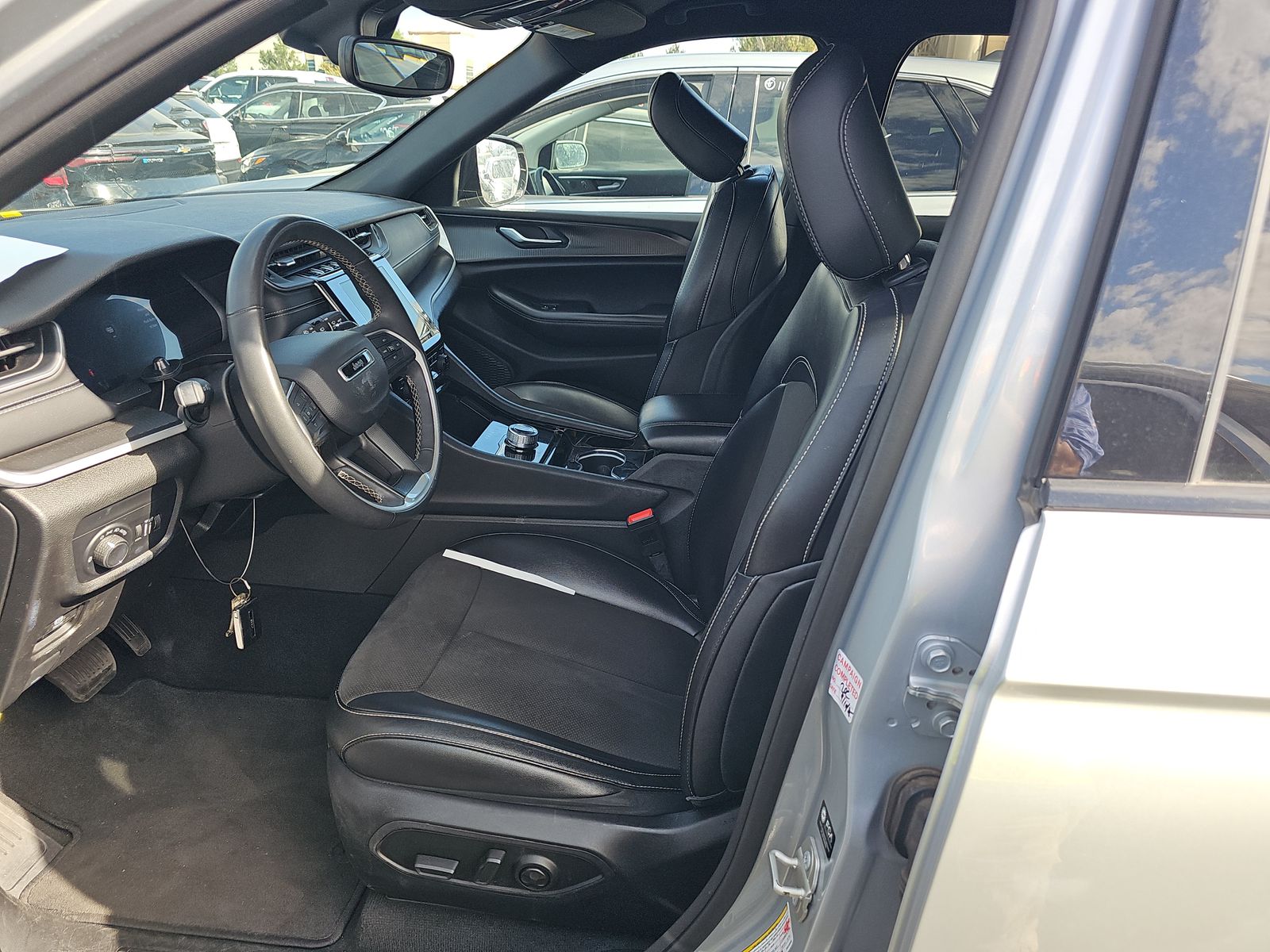 2023 Jeep Grand Cherokee Altitude AWD