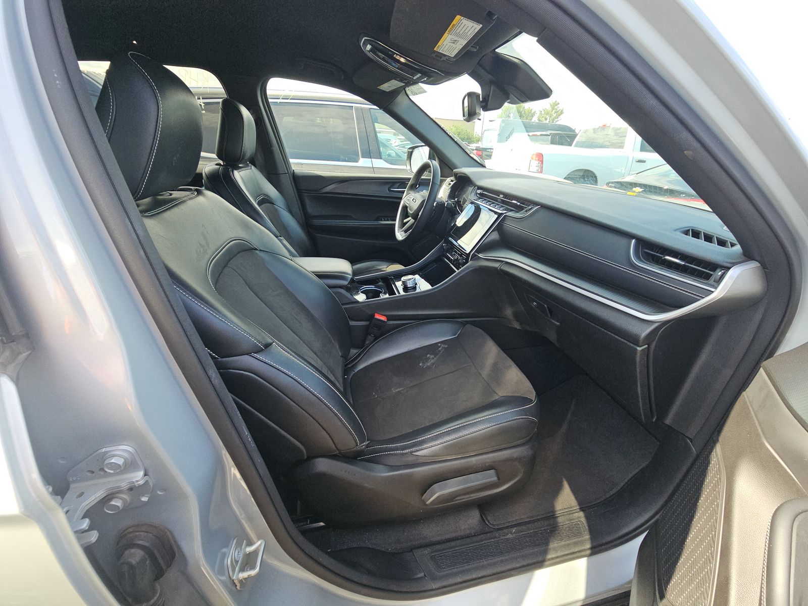 2023 Jeep Grand Cherokee Altitude AWD