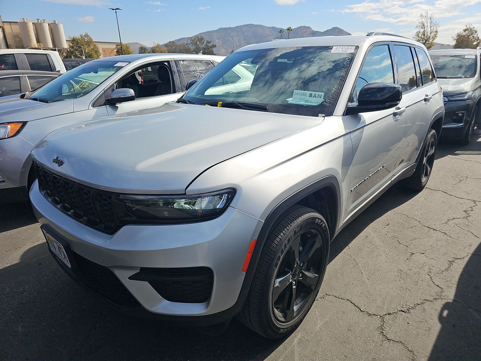 2023 Jeep Grand Cherokee Altitude AWD