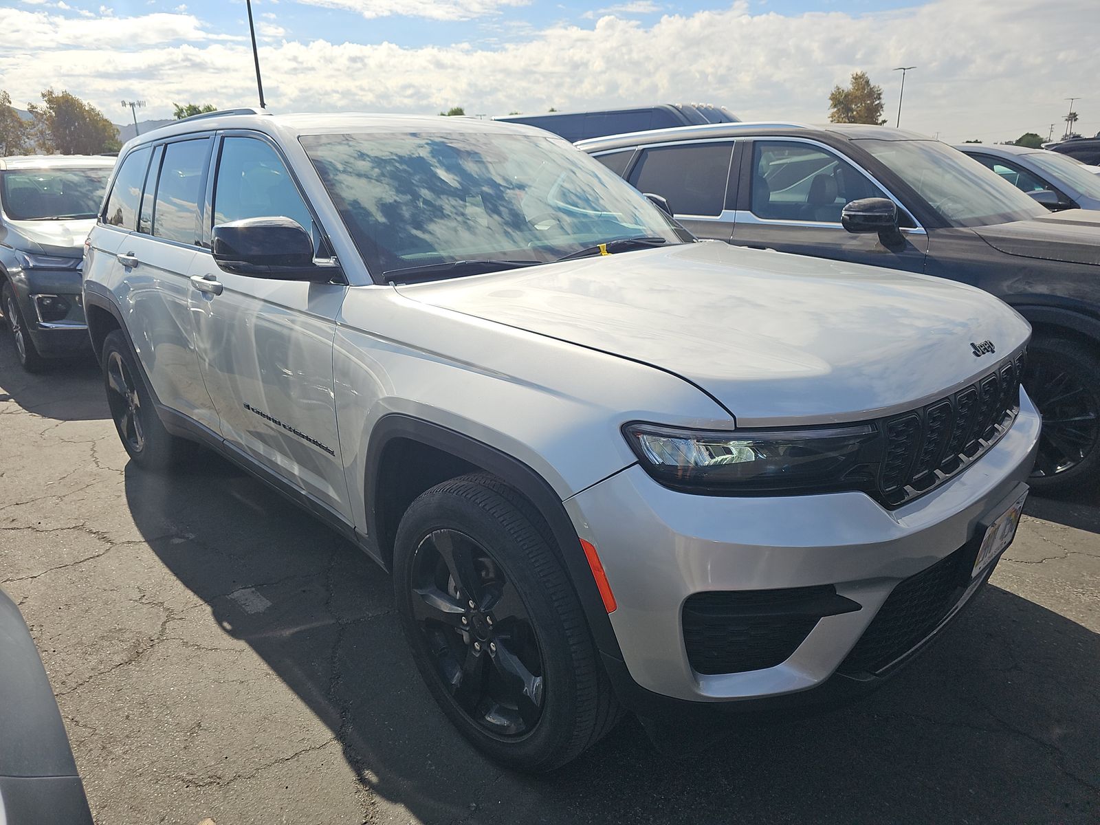 2023 Jeep Grand Cherokee Altitude AWD