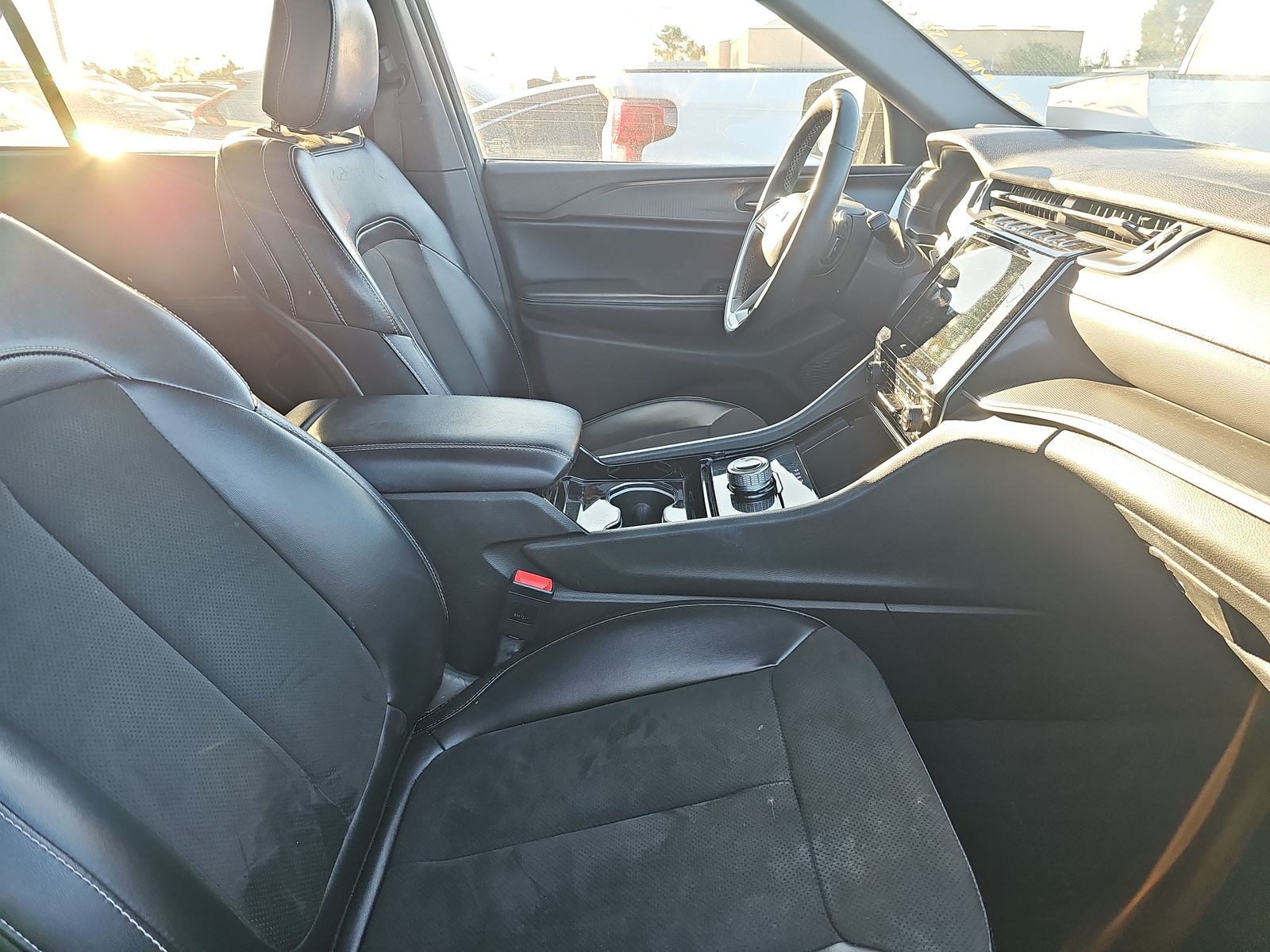 2023 Jeep Grand Cherokee Altitude AWD