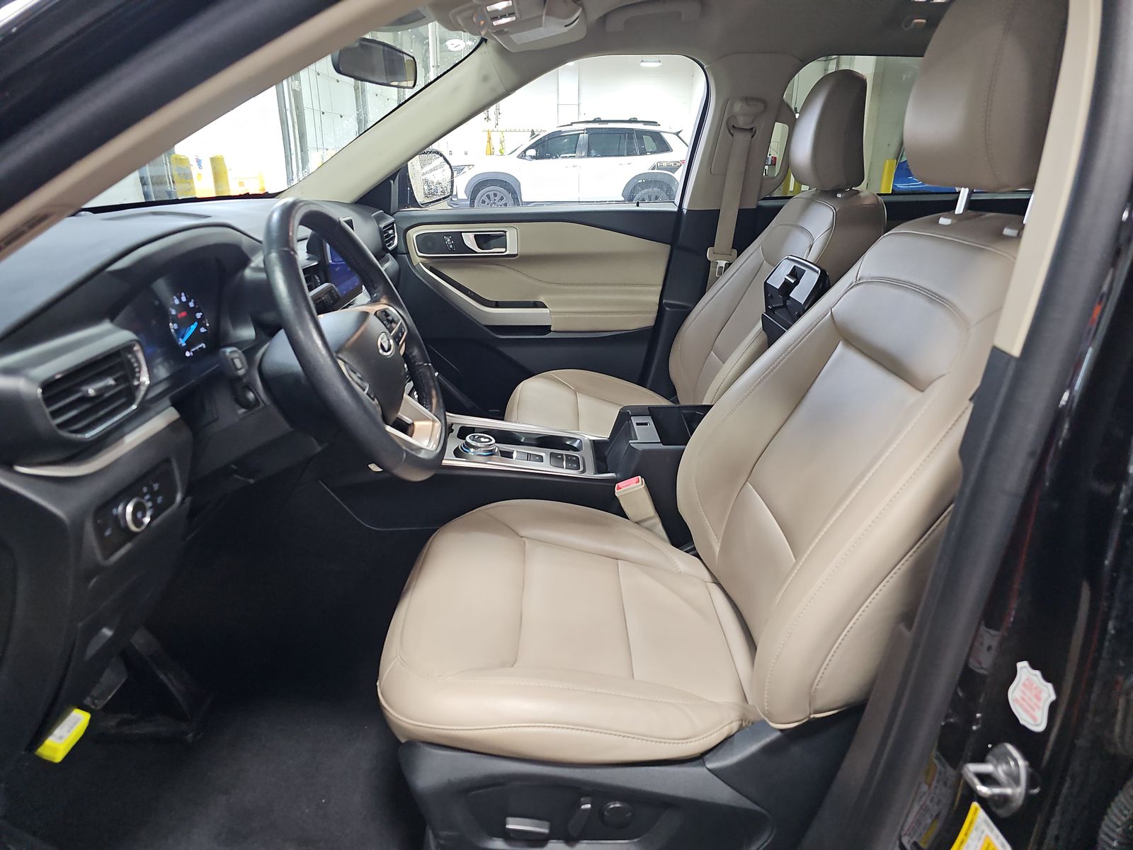 2023 Ford Explorer XLT RWD