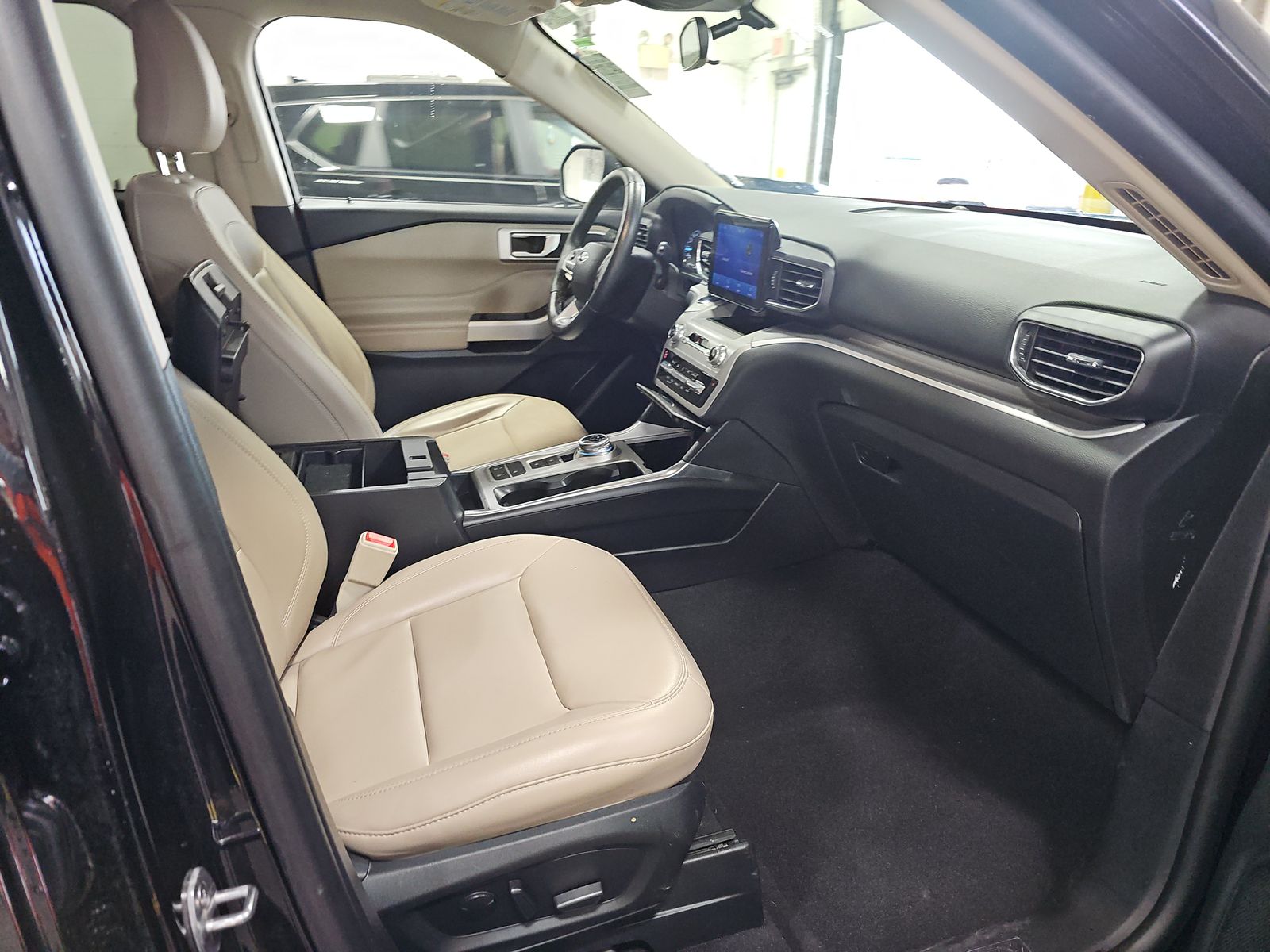 2023 Ford Explorer XLT RWD