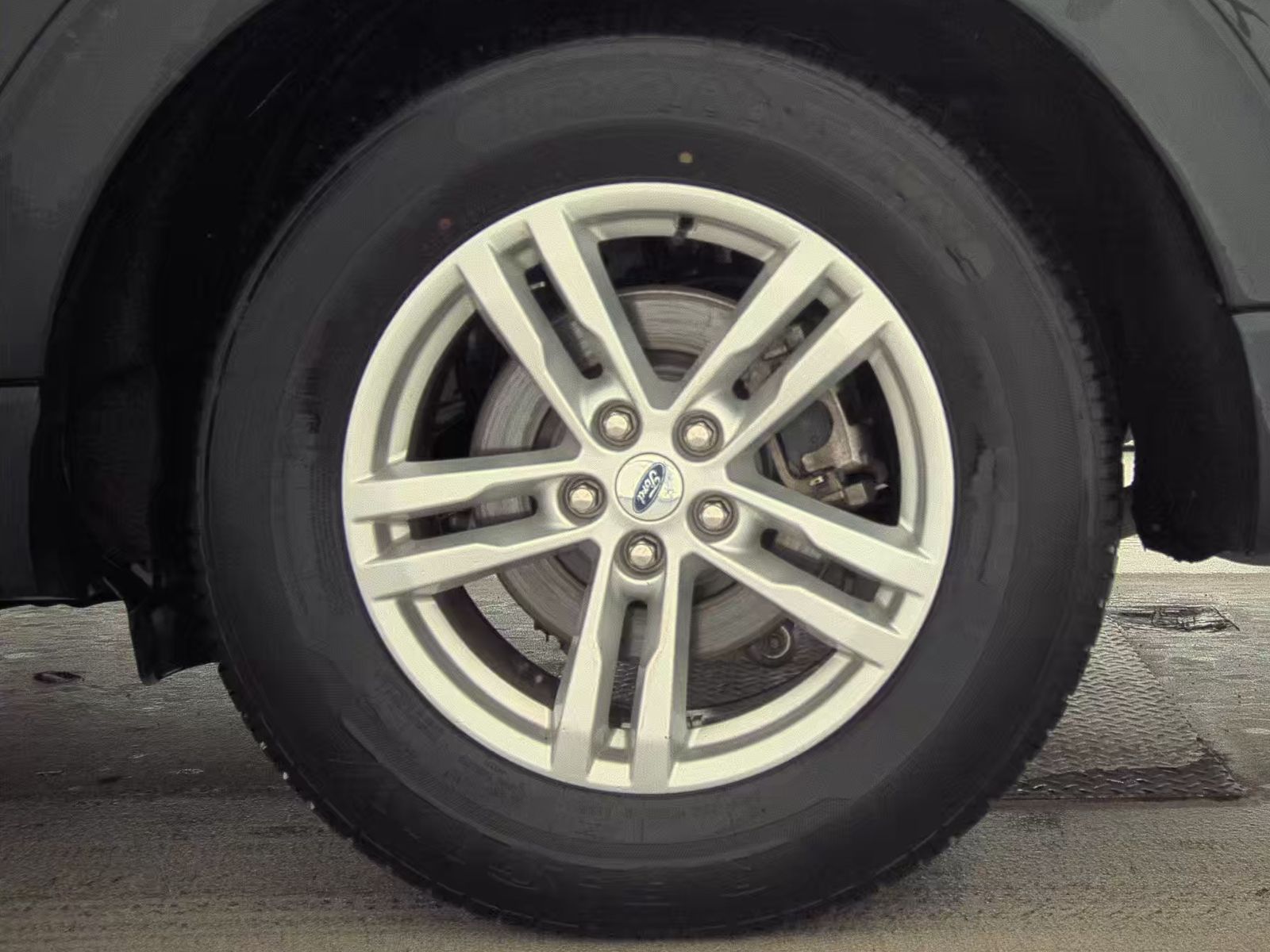 2023 Ford Explorer XLT RWD