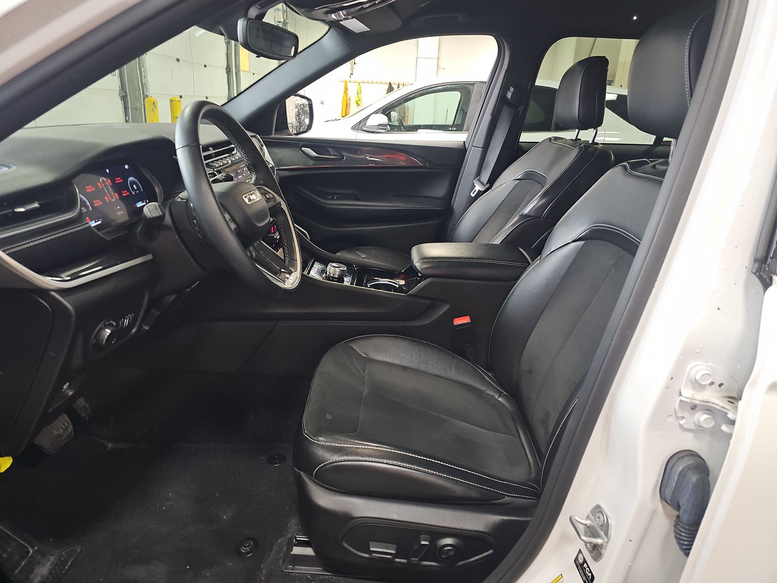 2022 Jeep Grand Cherokee Altitude AWD