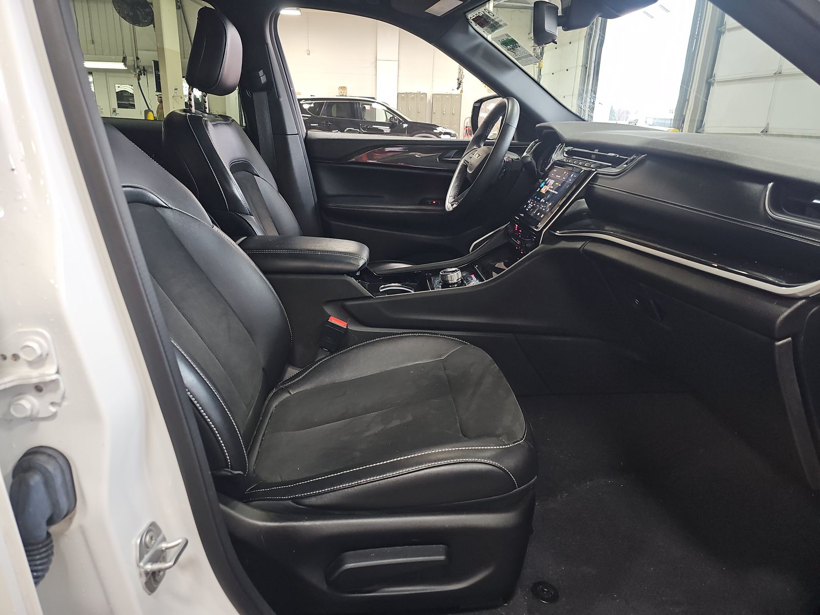 2022 Jeep Grand Cherokee Altitude AWD