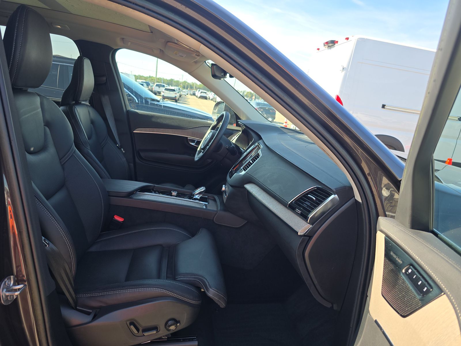 2023 Volvo XC90 B6 Ultimate AWD