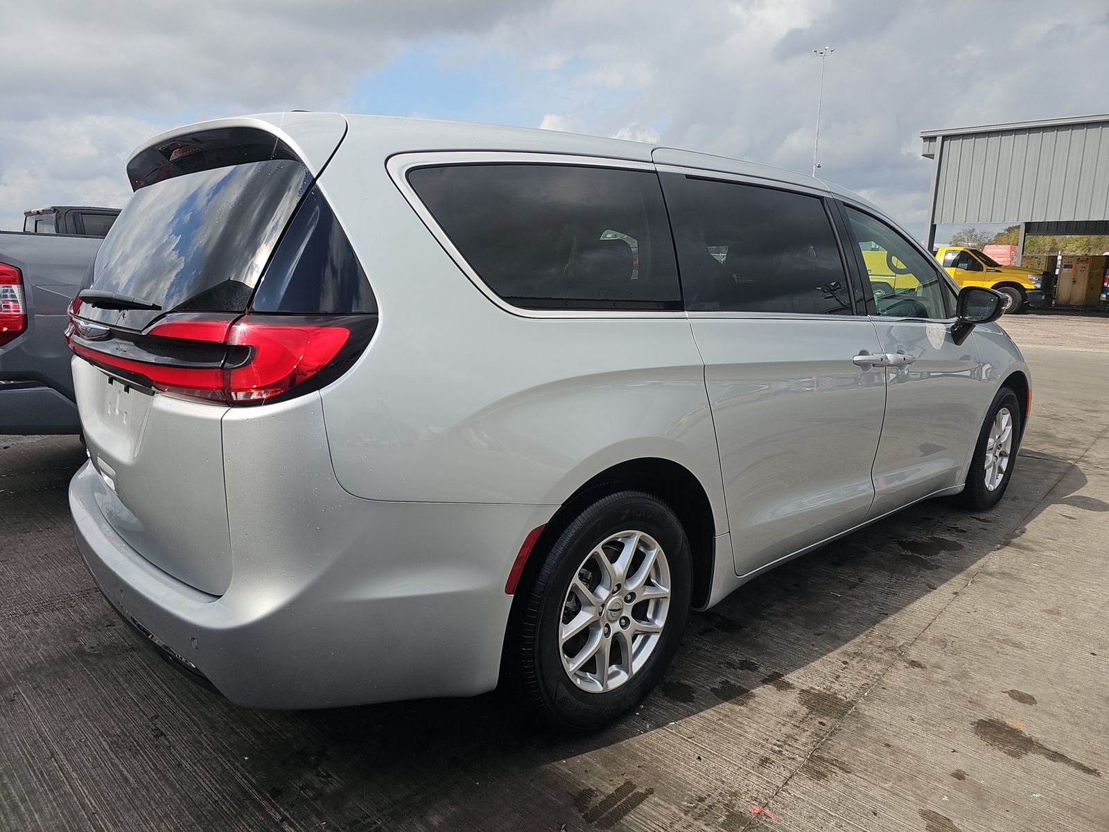 2024 Chrysler Pacifica Touring L FWD